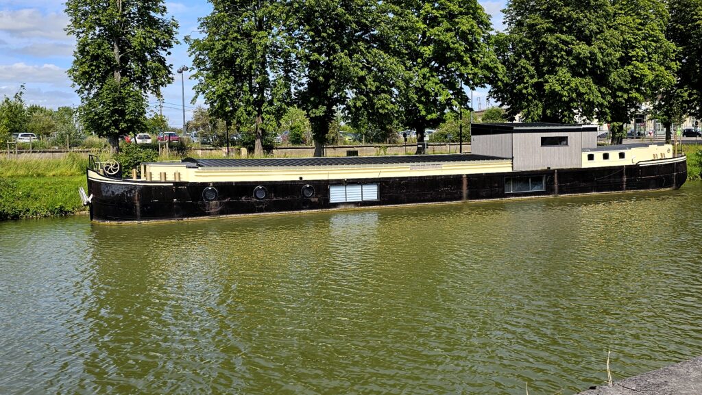 Péniche vue d'extérieure